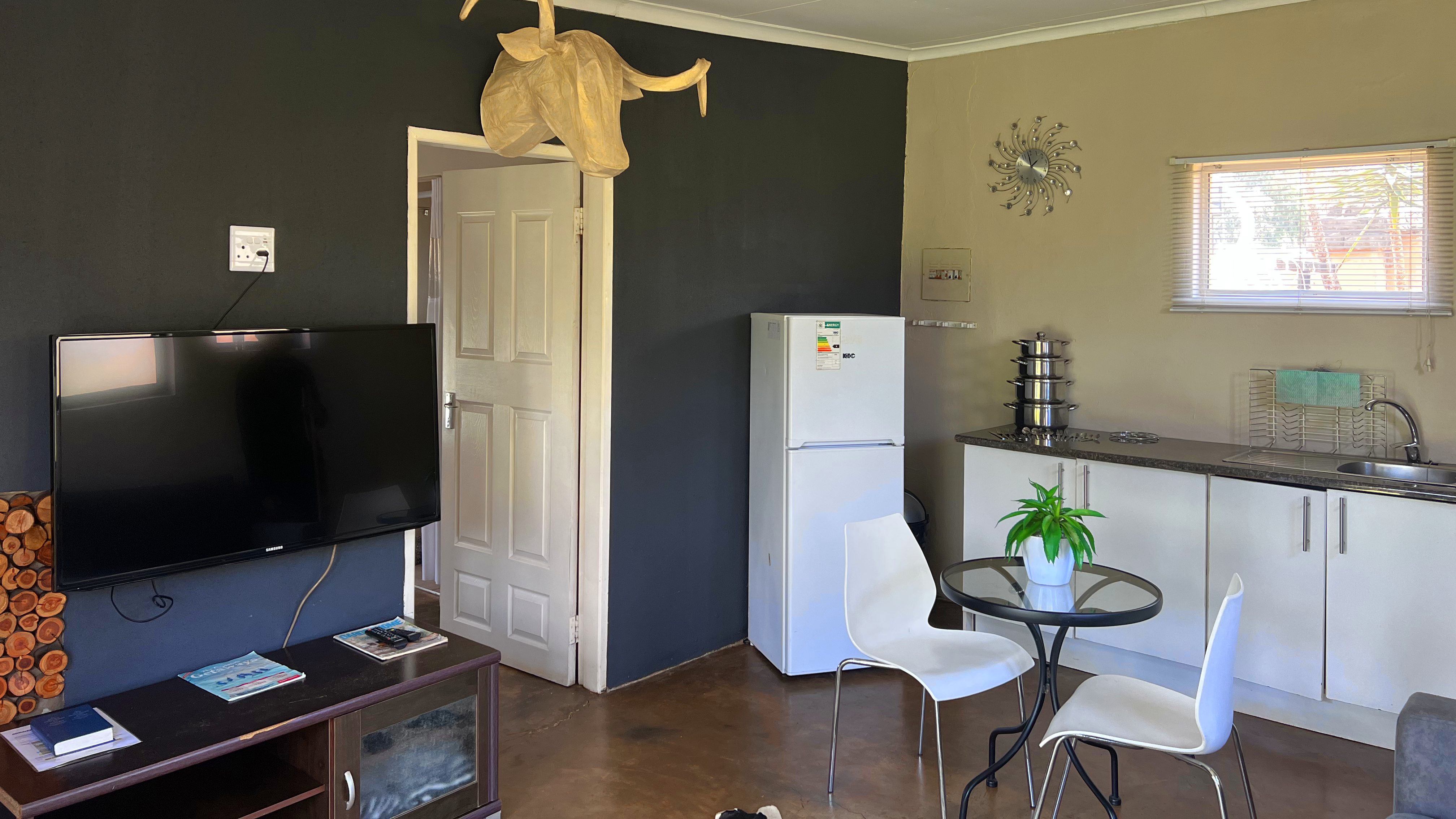 Cosy 2-Sleeper Chalet | Buksies Resort | Rooms (accommodation) - image 4