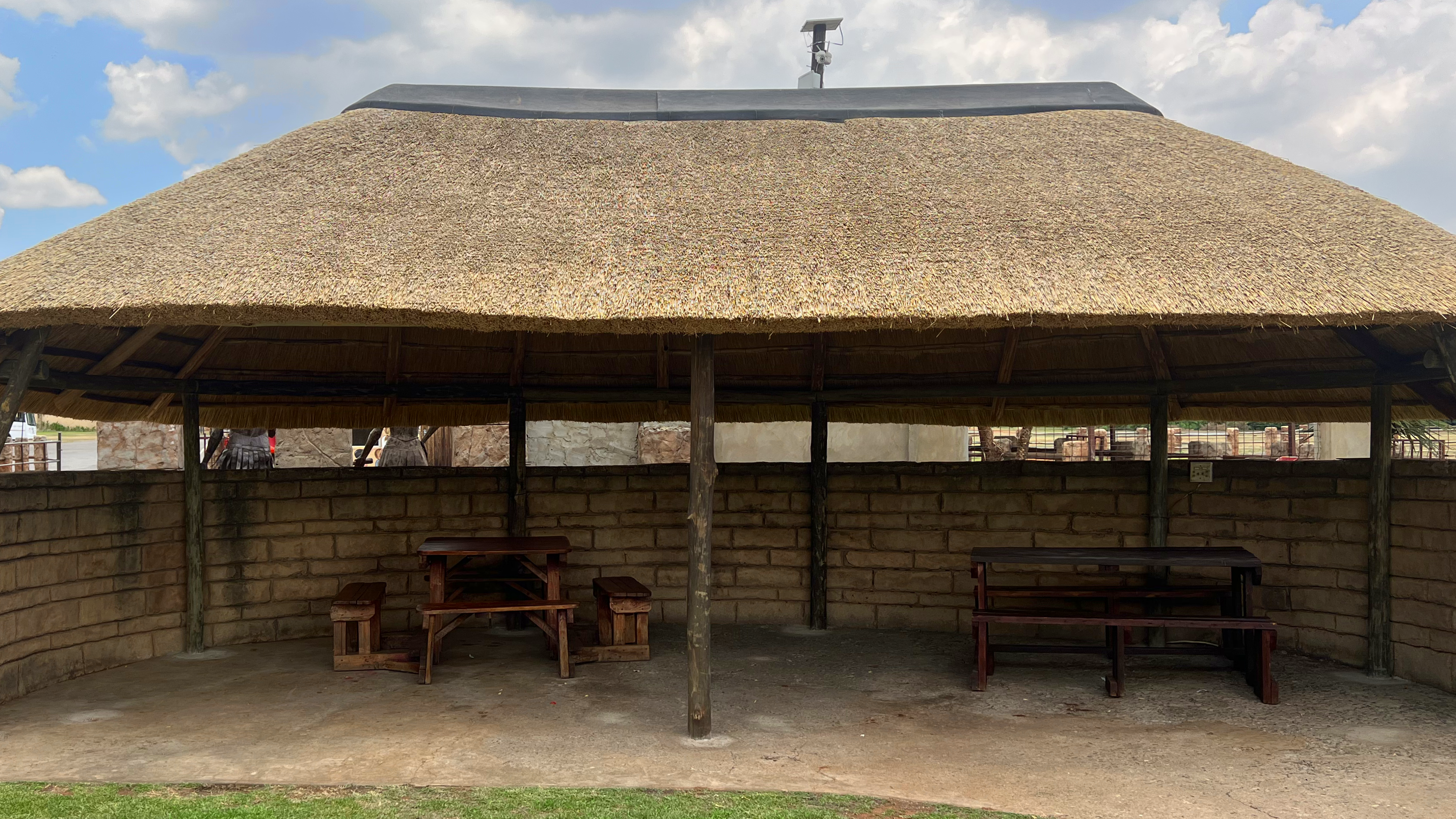 Giraffe Lapa | Buksies Resort | Venues & Picnic Areas - image 1